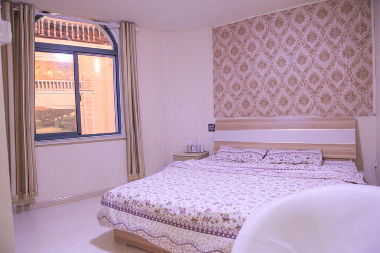 Bedroom 5, Yijia Hotel (Qingdao Taidong Beer Street), Qingdao