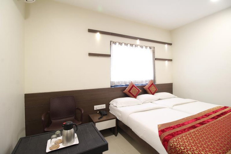Bedroom, Girnar Hotel, Aurangabad