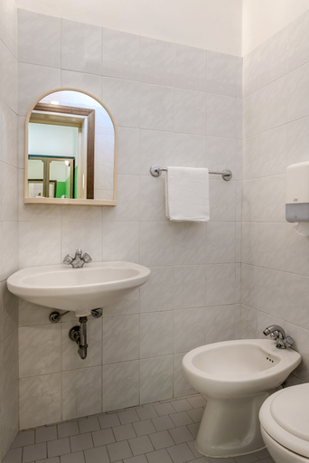 Bathroom 5, Hotel Berna, Rimini