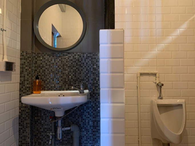 Bathroom 3, Busket Hostel, Muang Chiang Rai