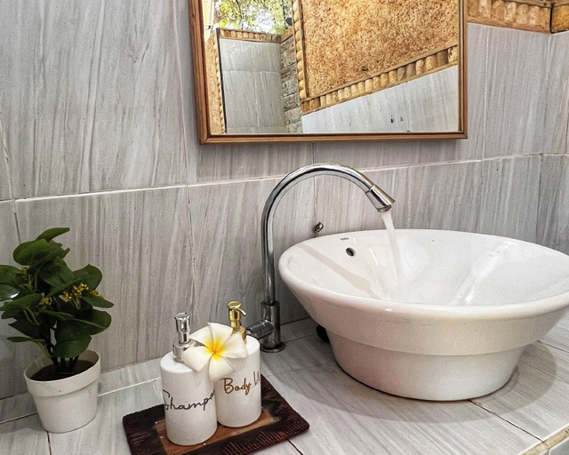 Bathroom 3, Nelly Homestay, Lombok