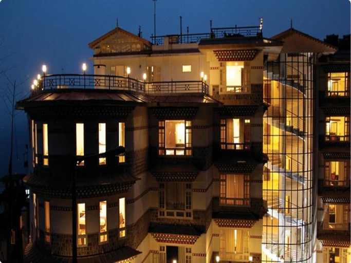 Exterior & Views