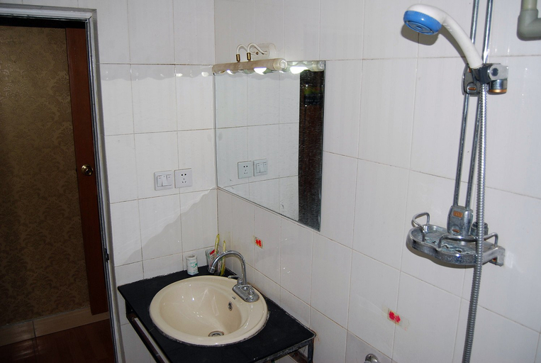 Bathroom 3, Xiangzhi Hotel, Lijiang