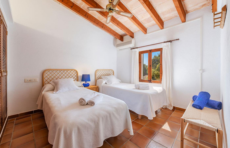 Others 1, Villa Morell, Baleares