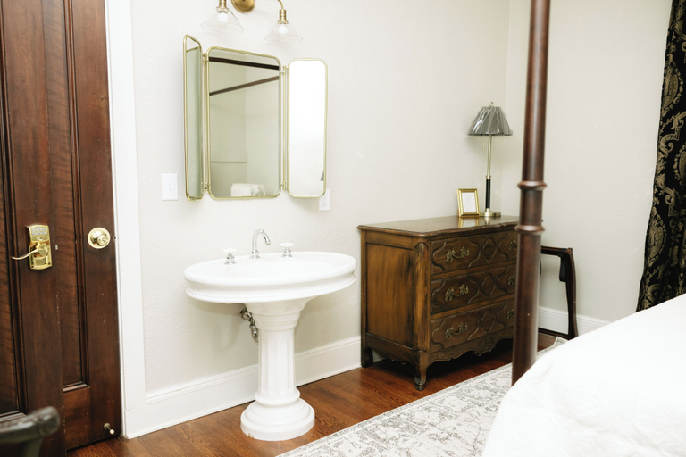 Bathroom 3, The Belvedere Estate, Allegan