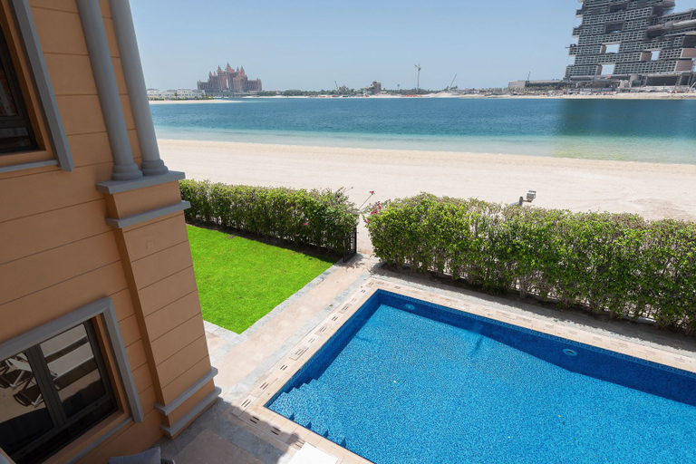 Sport & Beauty 4, Maison Privee - Prvt Pool & Beach in Luxury Palm Jumeirah Villa, Dubai