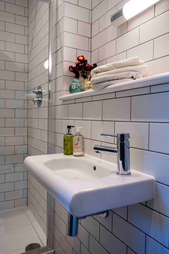 Bathroom 3, Long Man Inn, East Sussex