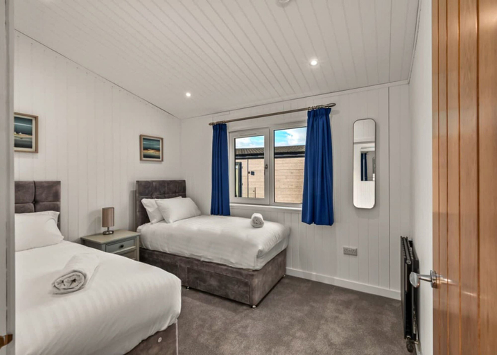 Room 3, Deluxe Lodge With Hot Tub for 6, Perthshire and Kinross