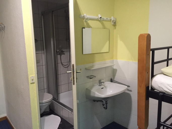 Bathroom 4, Jugendhotel Nurnberg, Nürnberg