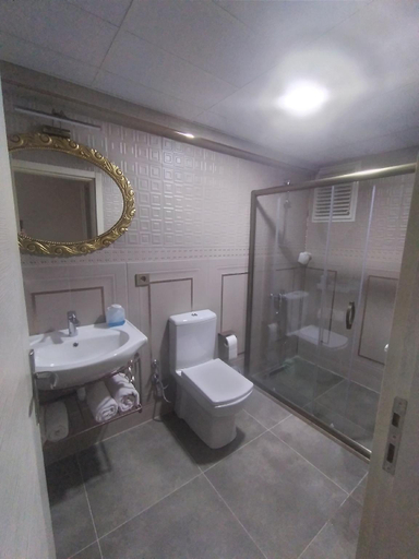 Bathroom 3, Adakale Butik, Merkez