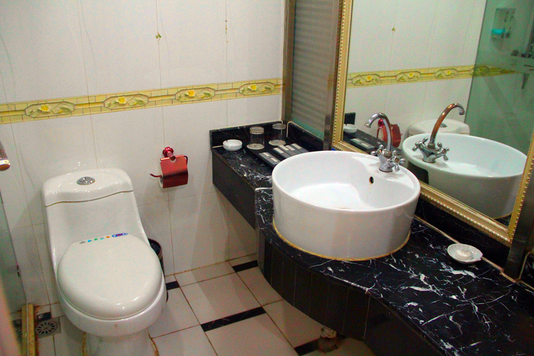 Bathroom 2, インターナショナルホテル（）, Ürümqi