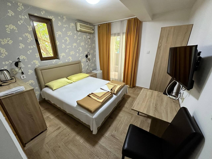 Bedroom 2, Central Hotel