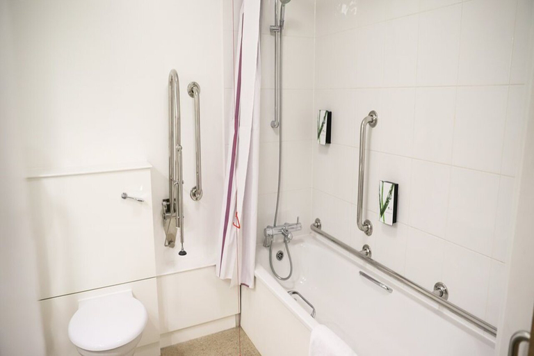 Bathroom, Dunstable South A5, Central Bedfordshire