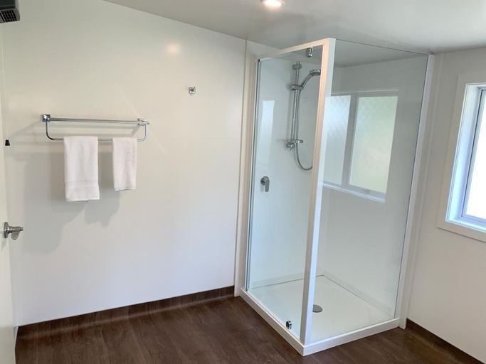 Bathroom 3, Woodstock Hotel, Westland