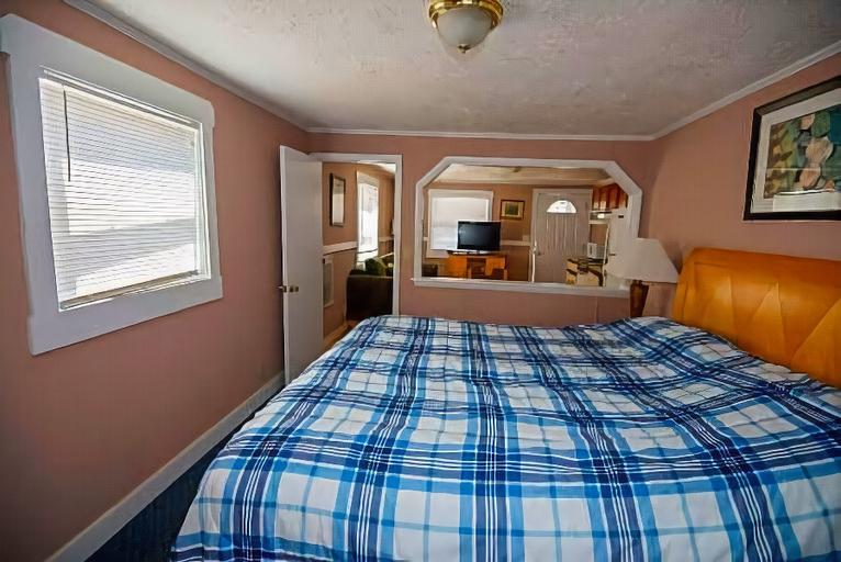Bedroom 2, Avon Cottages, Dare