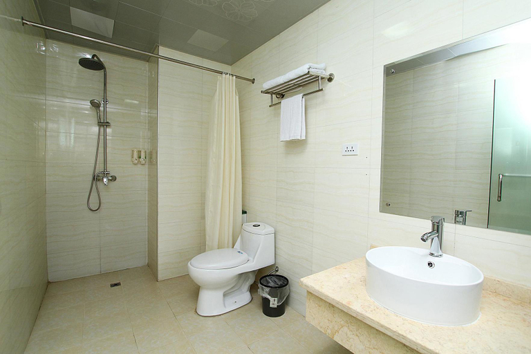 Bathroom 2, Lingchuan Jinlu Business Hotel (Furong Xingcheng), Guilin