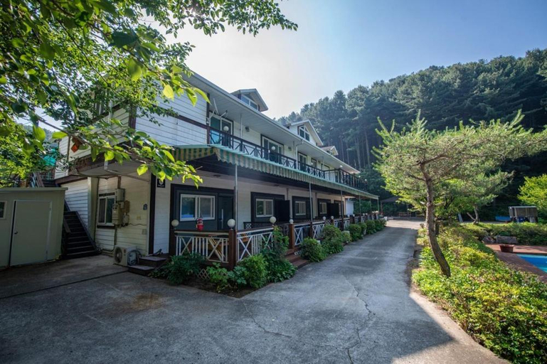 Exterior & Views 1, Gapyeong Solgogae Pension, Gapyeong