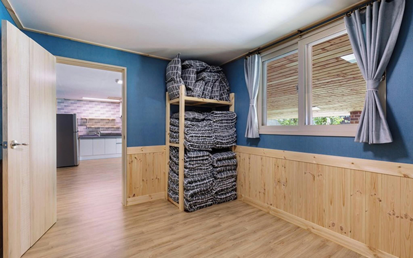 Bedroom 3, Tongyeong Friend Pension, Tongyeong
