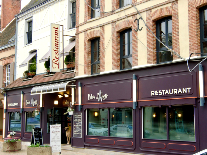 Exterior & Views, Logis Hotel-Restaurant le Relais dAligre, Eure-et-Loir