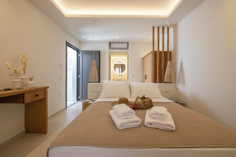 Room 4, GuVer Luxury Suites, South Aegean
