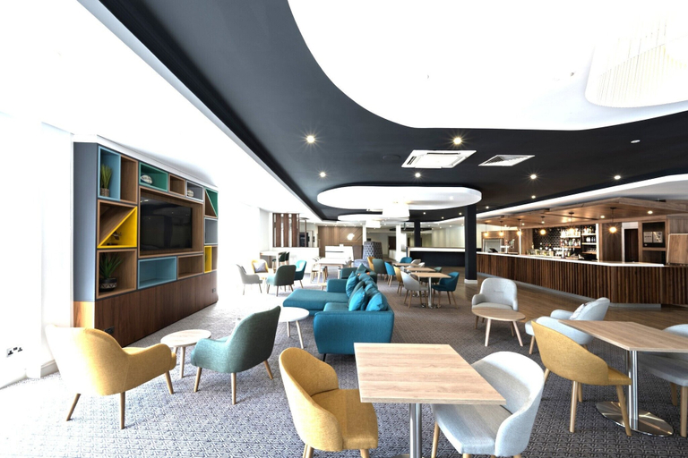 Food & Drinks 5, Holiday Inn Cardiff - North M4 by IHG, Cardiff