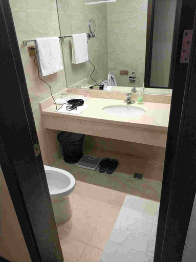 Bathroom 4, Zhongtie Xinyuan Hotel, Huangshan