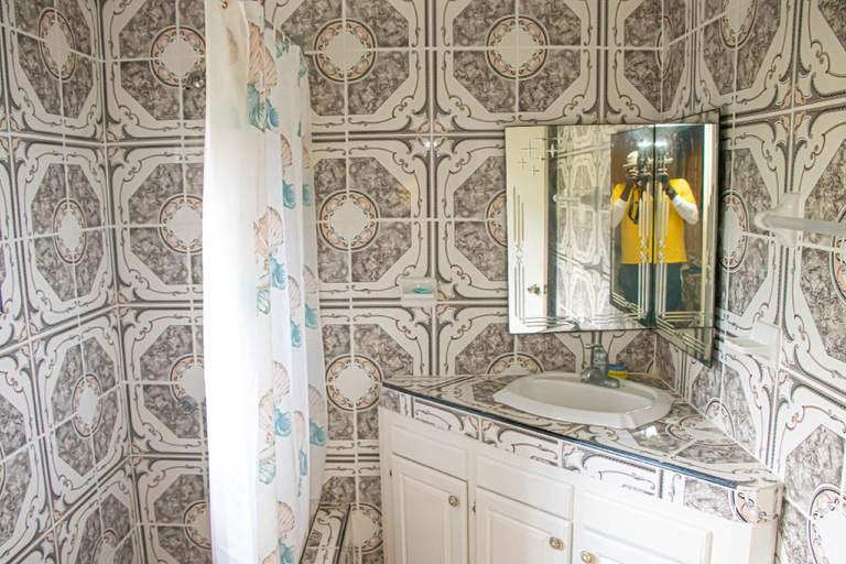 Bathroom 3, Charlie's Cottages