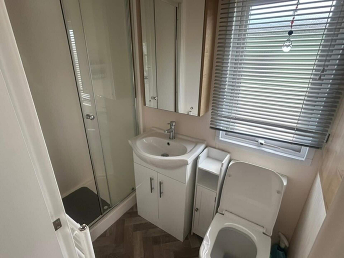Bathroom 4, 6 Berth, Ideal for Edin Fringe, Tattoo, etc, East Lothian