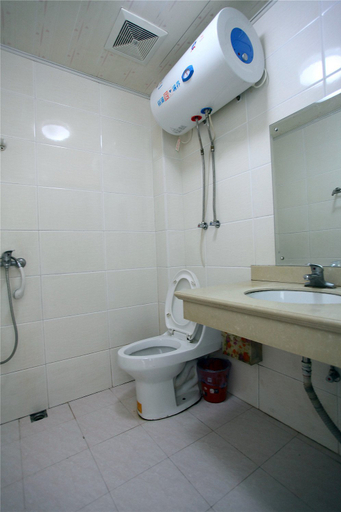 Bathroom 3, Opposite Baiquan Junior High School, Baiquan Town, Zhoushan
