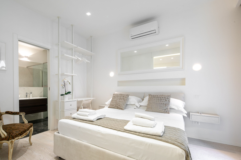 Bedroom, Suite Jasmine by Mmega, Florence