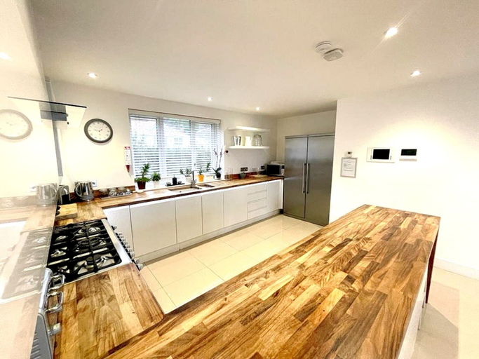 Private kitchen 4, Lush Beach House With hot tub Access, Devon
