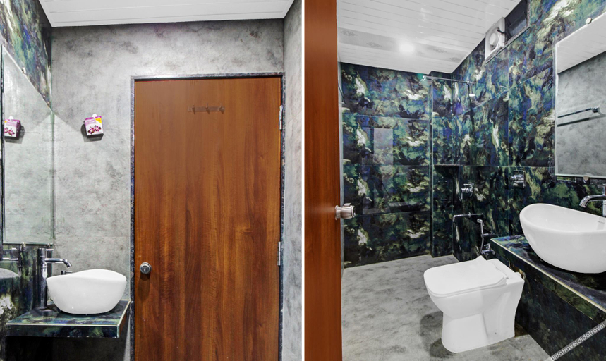 Bathroom 5, Treebo Hotel Rk Inn, Railway Station, Nagpur
