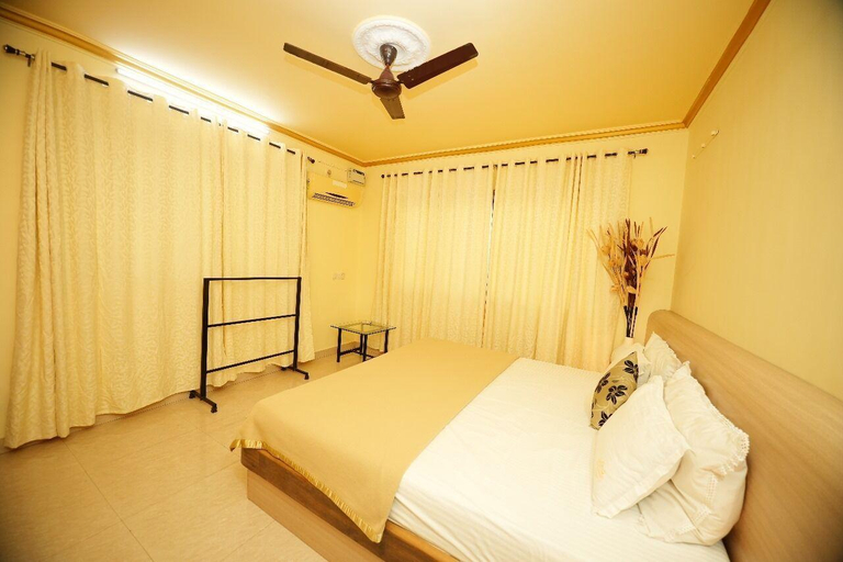 Bedroom 2, Shraddha luxury room, North Goa
