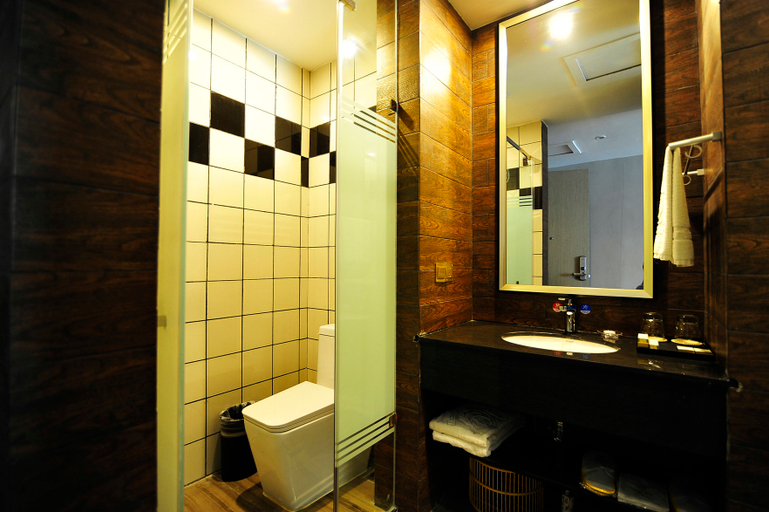 Bathroom 3, Mating Hotel, Anshun