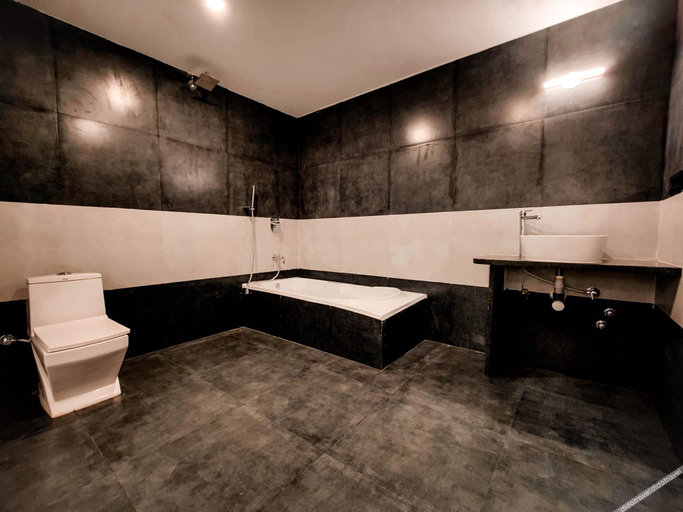 Bathroom 5, Hotel Vaggi's Place, North Goa