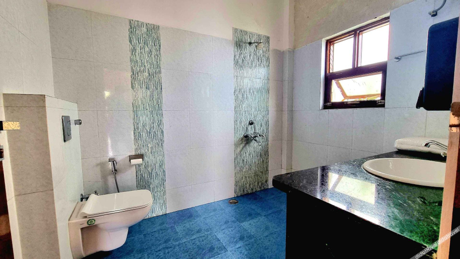 Bathroom, GIOVANNI SUITES, Bhopal