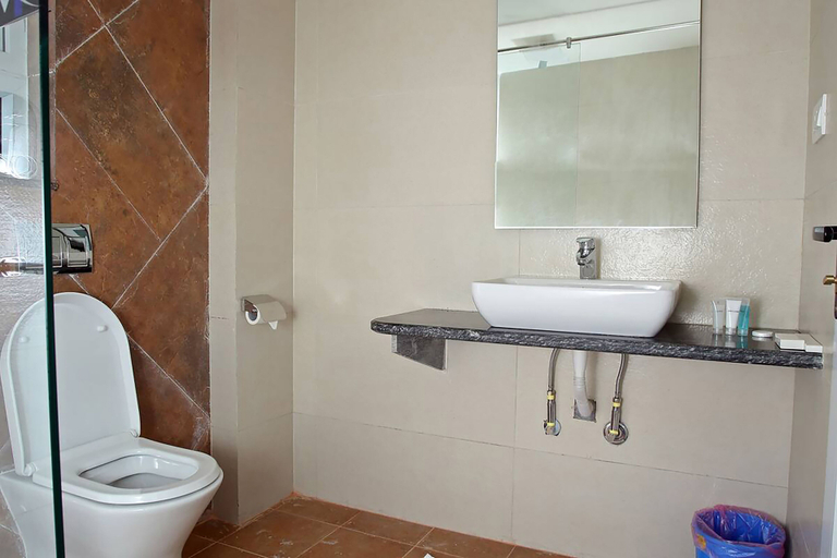 Bathroom 3, Kings Hotel Rajkuti, Gandaki