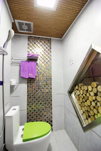 Bathroom 2, Yijia Theme Hotel (Qingdao Zhanqiao Railway Station Store), Qingdao