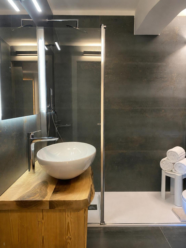Others 3, Hotel Kapriol, Trento
