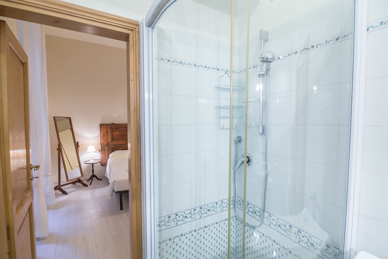 Bathroom 3, Pontormo by Mmega, Florence