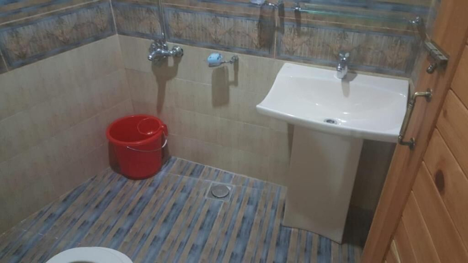 Bathroom 3, Zujaja Guest House, Rawalpindi