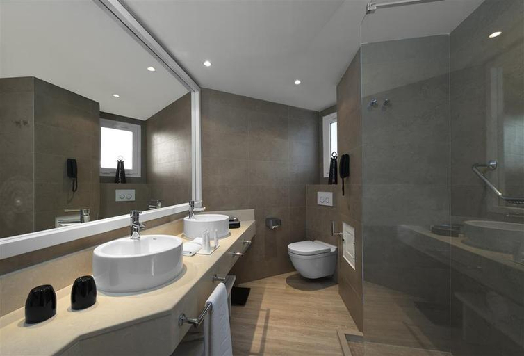 Bathroom 5, Meliá Cala Galdana, Baleares