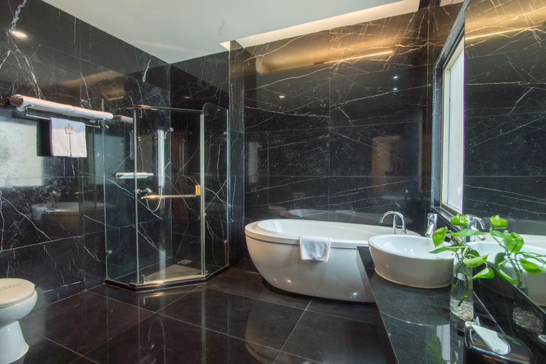 Bathroom 5, Merlynn Park Hotel, Central Jakarta