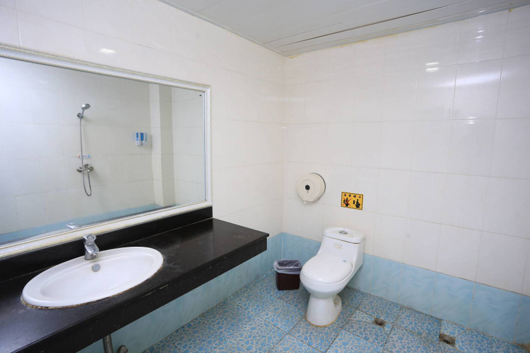 Bathroom 2, Pengfeng Business Hotel, Shenzhen