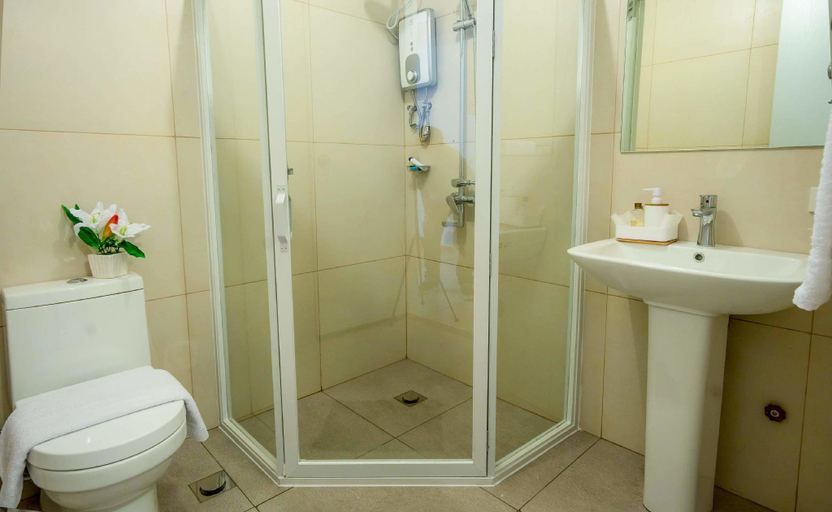 Bathroom, Sophia's Cedar Peak, Baguio City