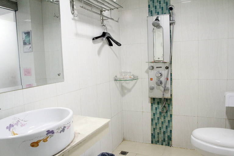 Bathroom 3, Xinhua Hotel, Zhongshan