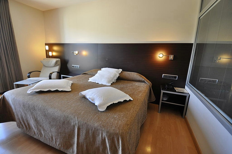 Bedroom 2, Hotel Palau de Girona, Girona