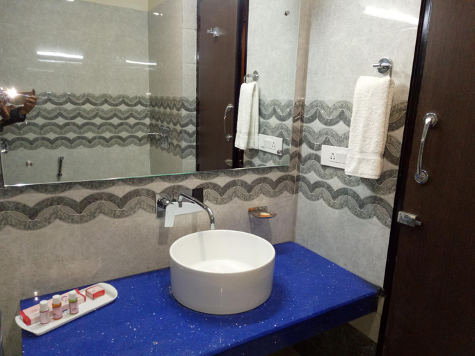 Bathroom, 크리스탈 강가 하이츠, 하르 키 파우리에서 5분 거리, Hardwar