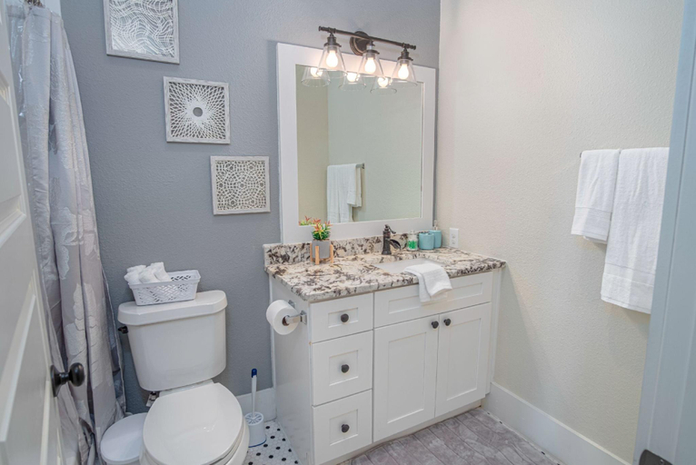 Bathroom 3, Incredible New 3br/2ba Near Downtown, Bexar