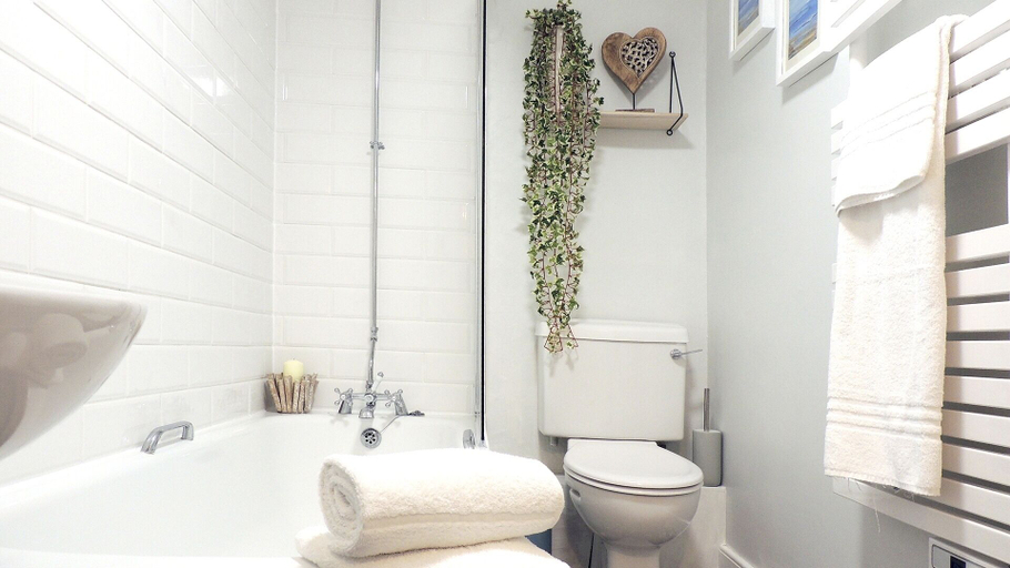 Bathroom 3, Magnolia Cottage, Gloucestershire